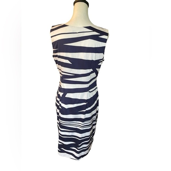 Nine West Ivory & Navy Blue Graphic Line Stretch Cotton V-neck Sheath Dress,Sz 8 - Picture 4 of 9